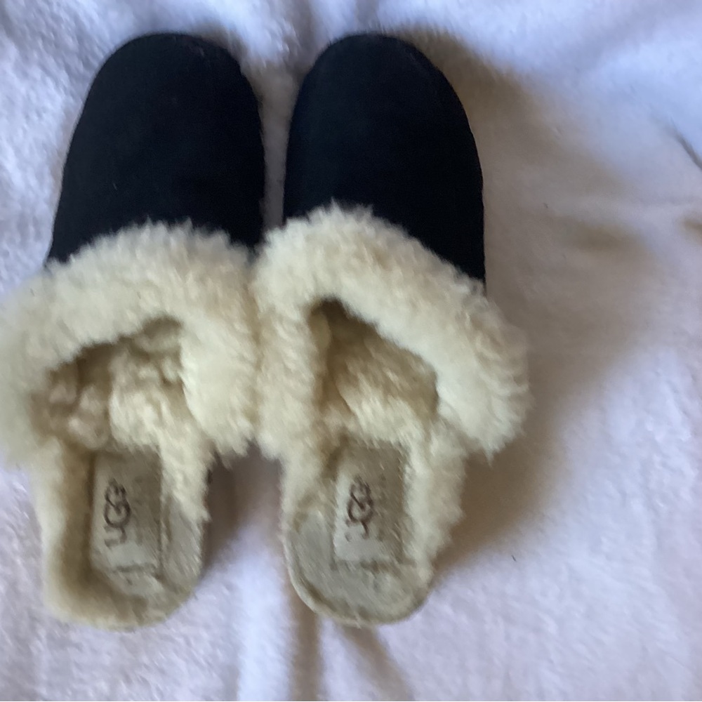 UGG - Picture 6 of 6